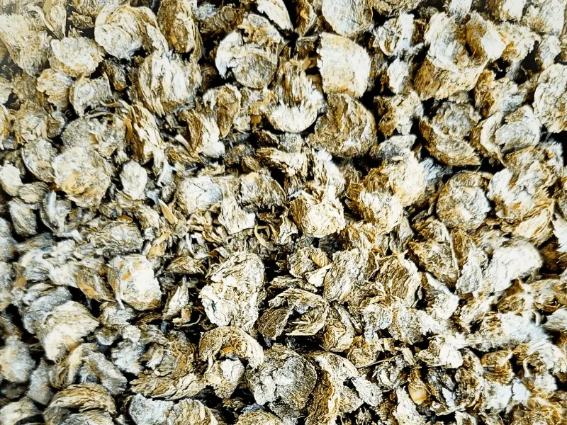 Granulat aus Weizenstroh Einstreu 975 Kg | Einstreu.pro Weizenstrohgranulat Einstreu auf einer Palette